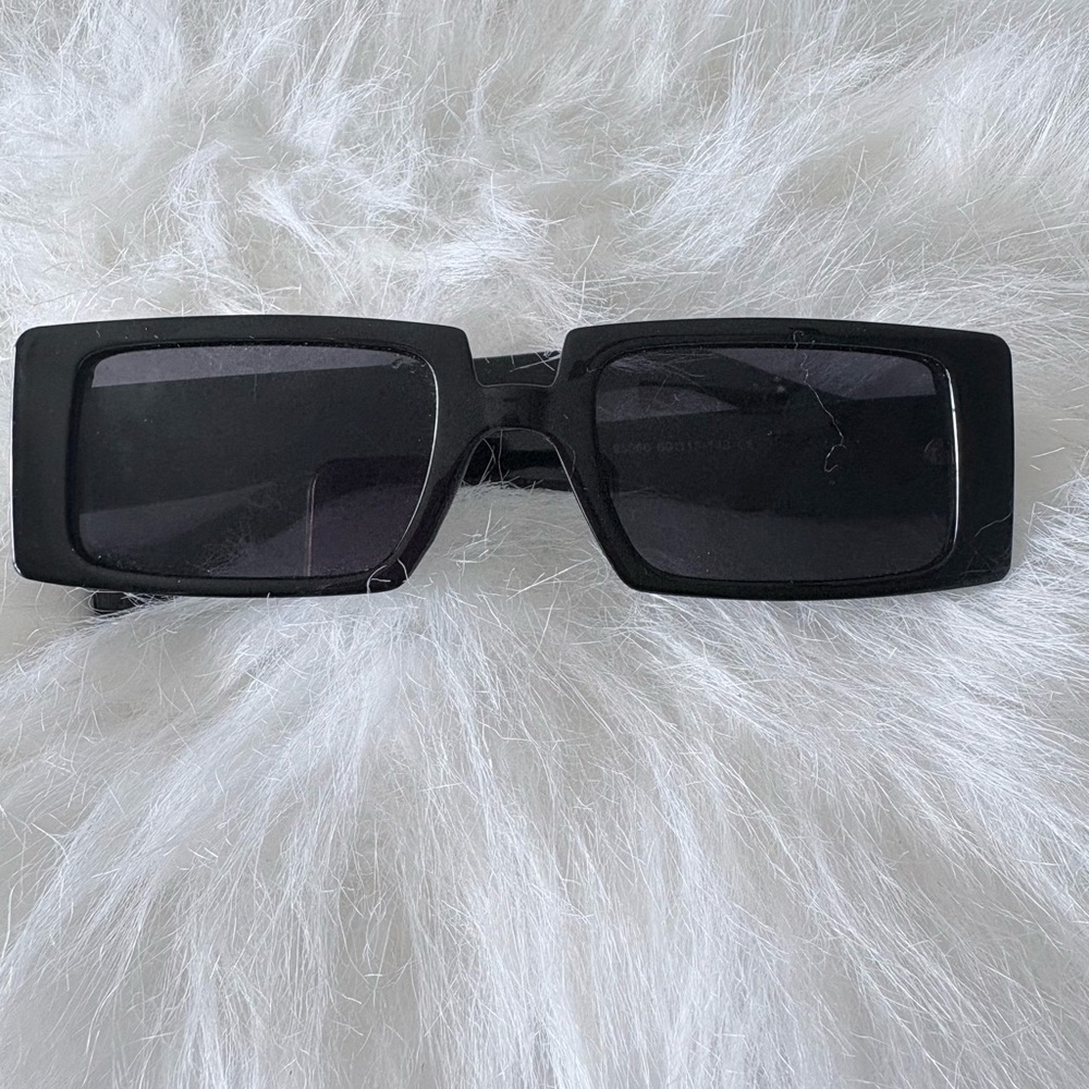 Stylish Black Rectangular Sunglasses